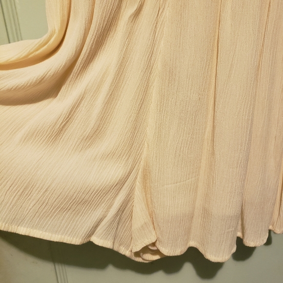 Flowy Romper - Picture 2 of 5